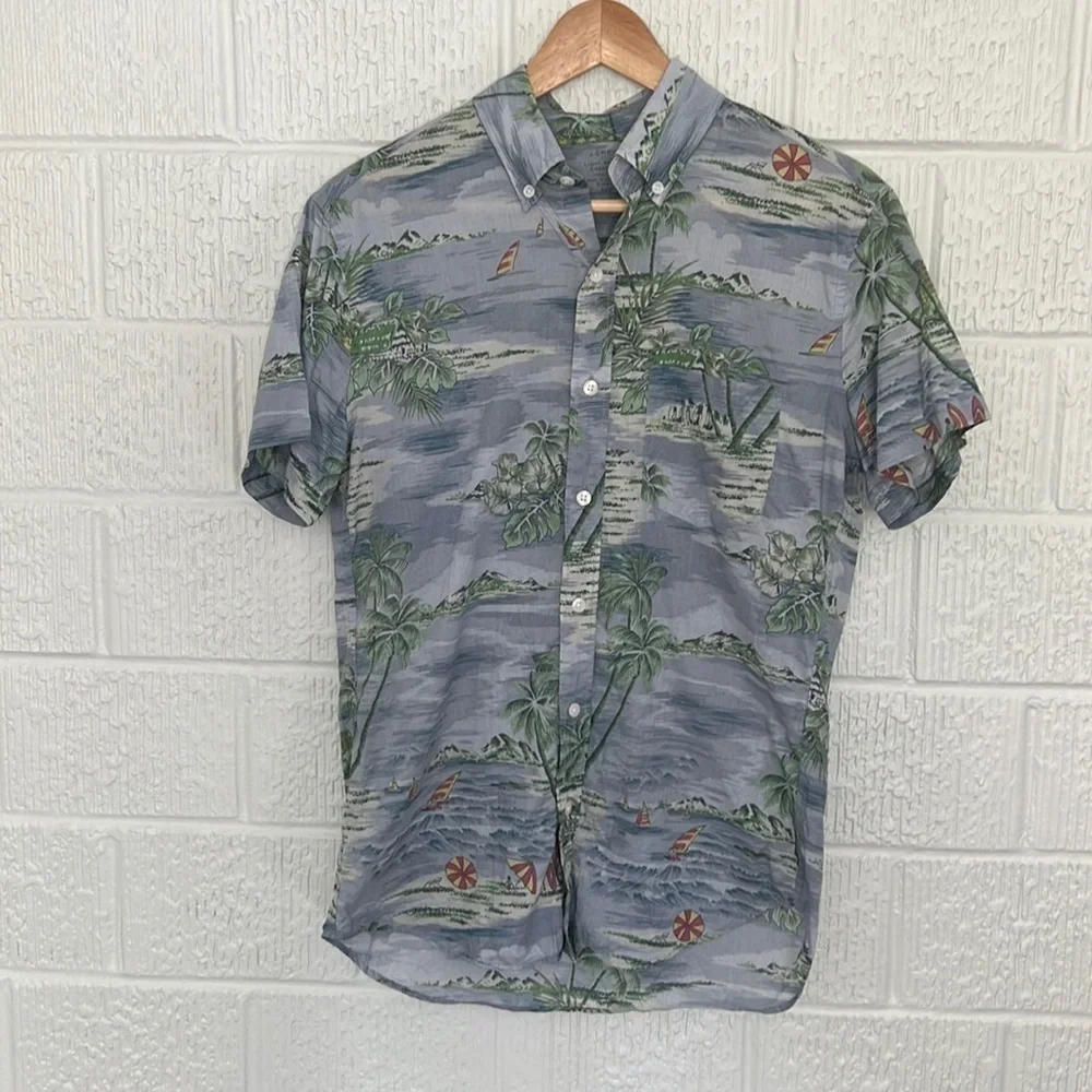 J. Crew Men’s Light Weight Chambry Hawaiian Tropics Shirt - Size Small Slim